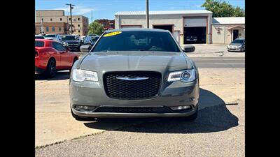 2019 Chrysler 300 Series S   - Photo 2 - Dodge City, KS 67801