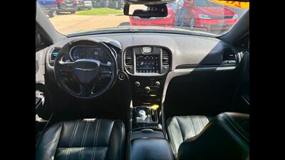 2019 Chrysler 300 Series S   - Photo 12 - Dodge City, KS 67801