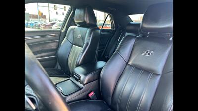 2019 Chrysler 300 Series S   - Photo 8 - Dodge City, KS 67801