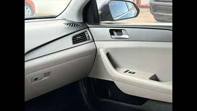 2016 Hyundai SONATA SE   - Photo 16 - Dodge City, KS 67801