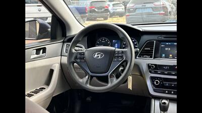 2016 Hyundai SONATA SE   - Photo 10 - Dodge City, KS 67801
