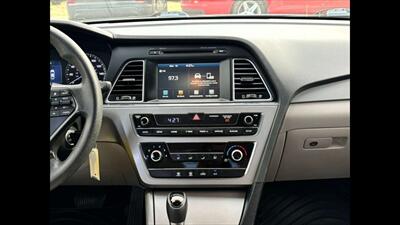 2016 Hyundai SONATA SE   - Photo 12 - Dodge City, KS 67801