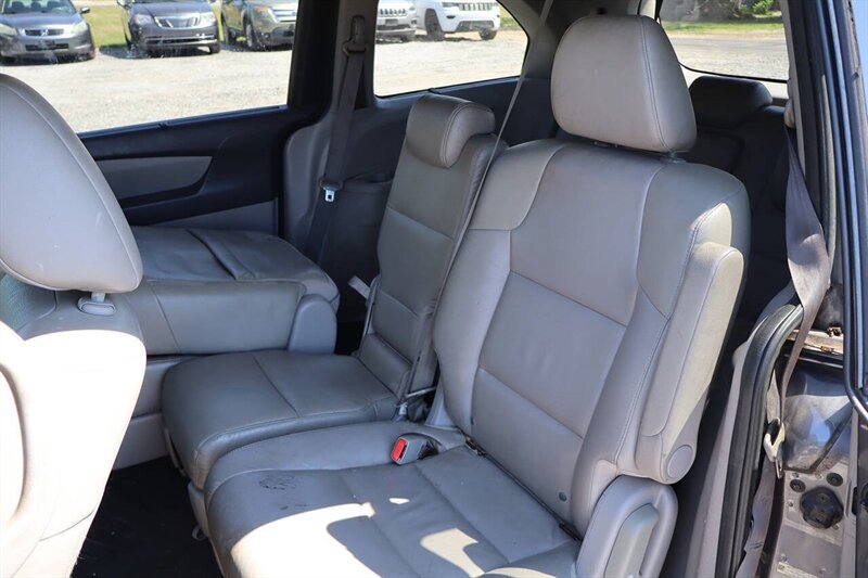 2014 Honda Odyssey Touring 4dr Mini Van - Photo 9 - Hickory, NC 28601
