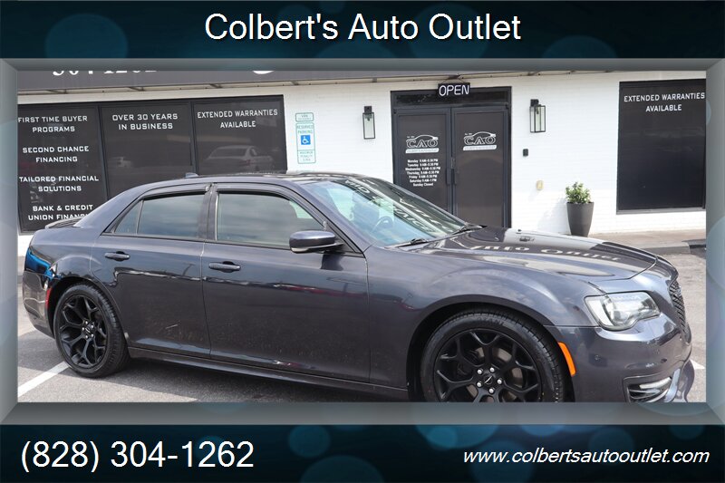 Ceramic Gray Clear Coat 2018 Chrysler 300 Sedan Rear-Wheel Drive 8-Speed Automatic