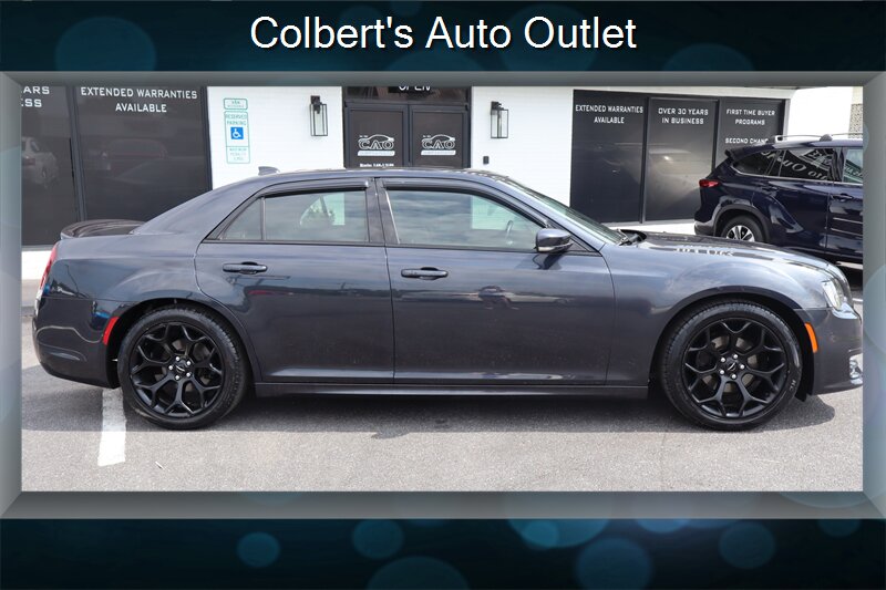 2018 Chrysler 300 Series S - Photo 8 - Hickory, NC 28601