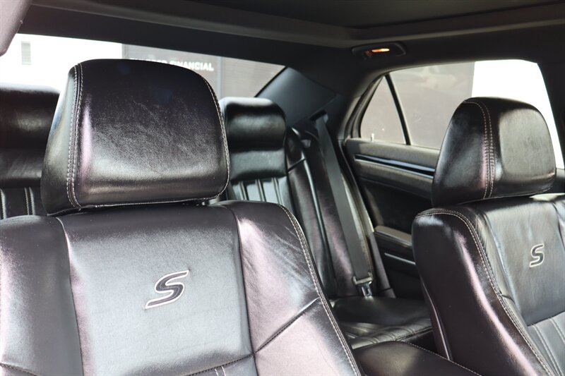 2018 Chrysler 300 Series S - Photo 35 - Hickory, NC 28601