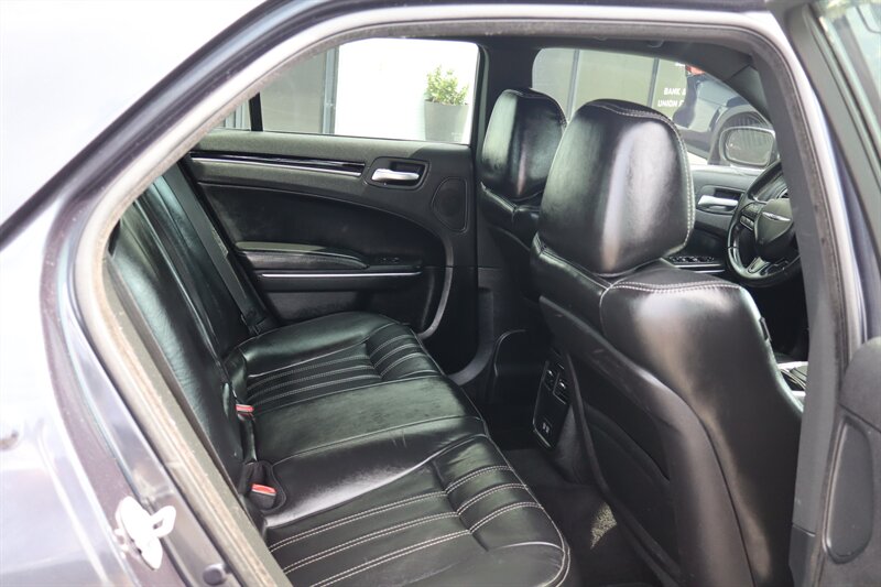 2018 Chrysler 300 Series S - Photo 38 - Hickory, NC 28601