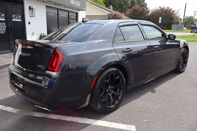 2018 Chrysler 300 Series S - Photo 9 - Hickory, NC 28601