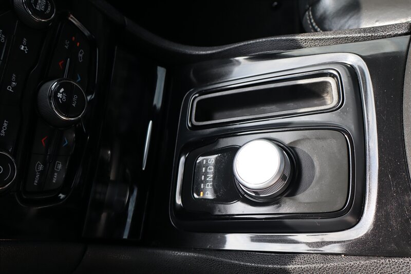 2018 Chrysler 300 Series S - Photo 32 - Hickory, NC 28601