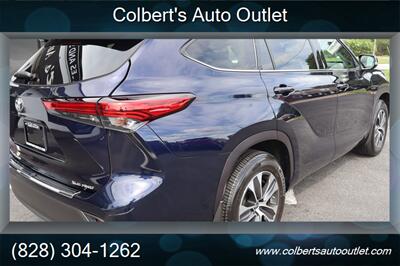 2020 Toyota Highlander XLE   - Photo 8 - Hickory, NC 28601