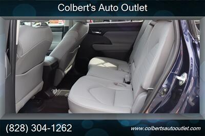 2020 Toyota Highlander XLE   - Photo 14 - Hickory, NC 28601