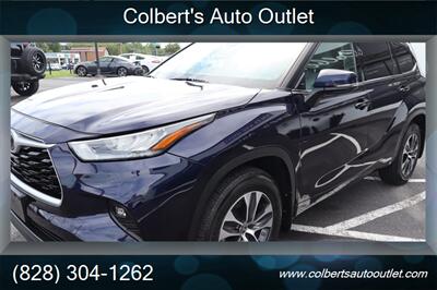 2020 Toyota Highlander XLE   - Photo 4 - Hickory, NC 28601