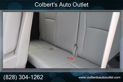 2020 Toyota Highlander XLE   - Photo 15 - Hickory, NC 28601