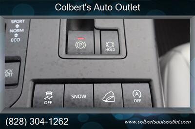 2020 Toyota Highlander XLE   - Photo 33 - Hickory, NC 28601