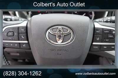 2020 Toyota Highlander XLE   - Photo 24 - Hickory, NC 28601