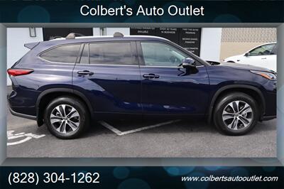 2020 Toyota Highlander XLE   - Photo 9 - Hickory, NC 28601