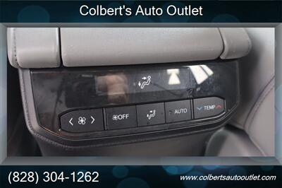2020 Toyota Highlander XLE   - Photo 16 - Hickory, NC 28601