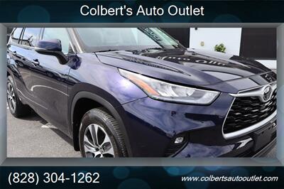 2020 Toyota Highlander XLE   - Photo 2 - Hickory, NC 28601