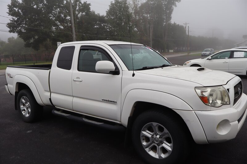 2009 Toyota Tacoma V6 - Photo 4 - Hickory, NC 28601