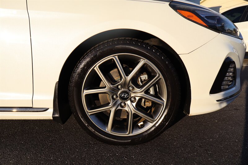 2018 Hyundai SONATA Limited 2.0T+ - Photo 13 - Hickory, NC 28601