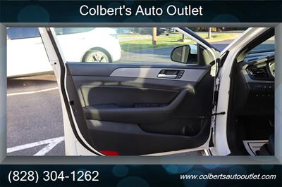 2018 Hyundai SONATA Limited 2.0T+ - Photo 16 - Hickory, NC 28601