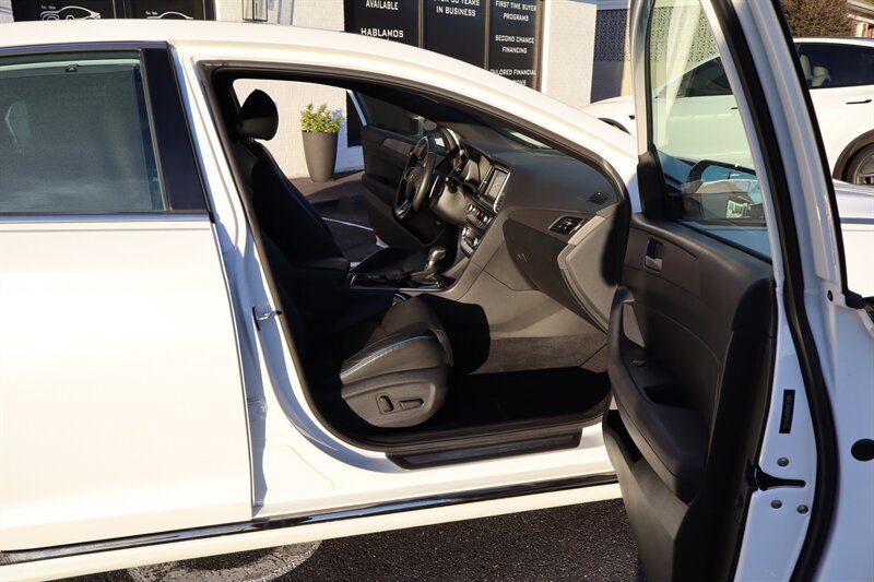 2018 Hyundai SONATA Limited 2.0T+ - Photo 17 - Hickory, NC 28601