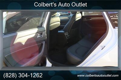 2018 Hyundai SONATA Limited 2.0T+ - Photo 22 - Hickory, NC 28601