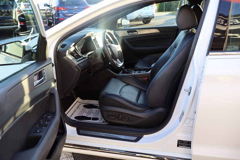 2018 Hyundai SONATA Limited 2.0T+ - Photo 14 - Hickory, NC 28601