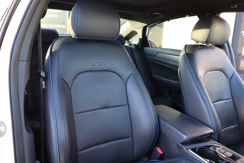 2018 Hyundai SONATA Limited 2.0T+ - Photo 18 - Hickory, NC 28601