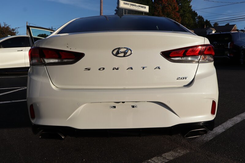 2018 Hyundai SONATA Limited 2.0T+ - Photo 8 - Hickory, NC 28601