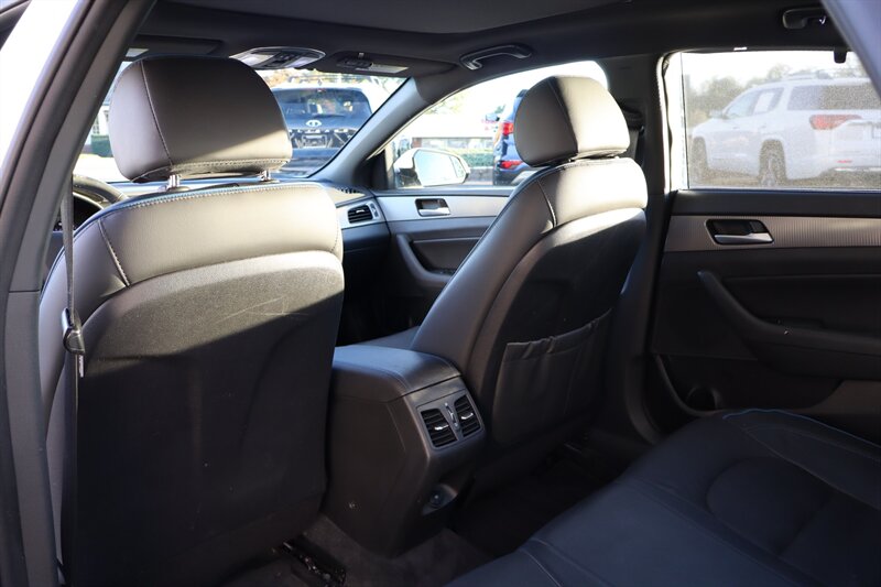 2018 Hyundai SONATA Limited 2.0T+ - Photo 24 - Hickory, NC 28601