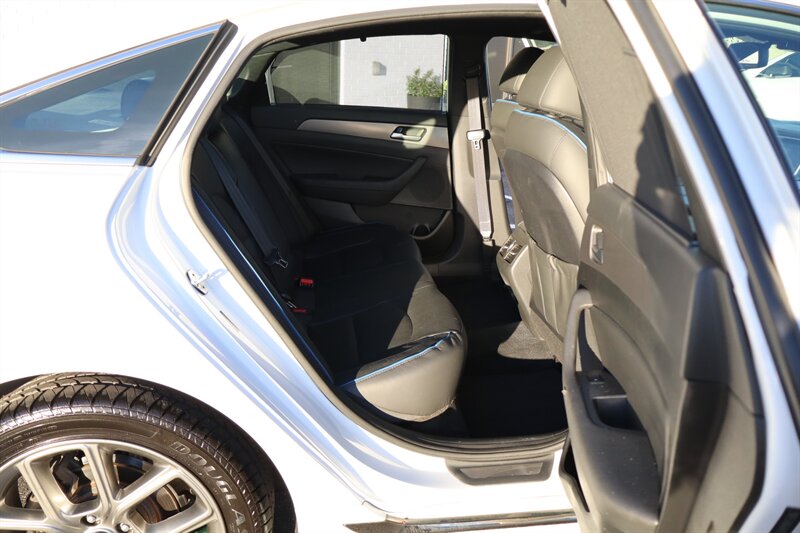 2018 Hyundai SONATA Limited 2.0T+ - Photo 20 - Hickory, NC 28601