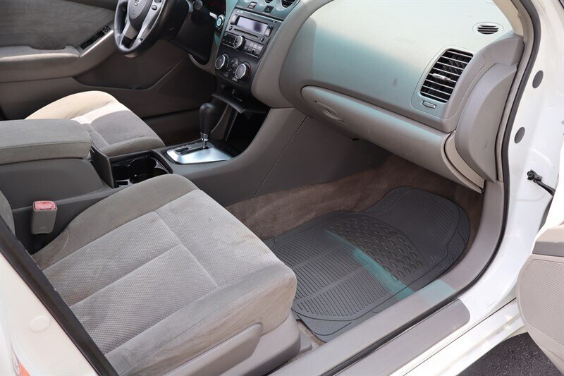 2009 Nissan Altima 2.5 S - Photo 18 - Hickory, NC 28601