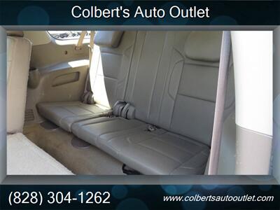 2016 GMC Yukon XL SLT 4x2 4dr SUV - Photo 15 - Hickory, NC 28601