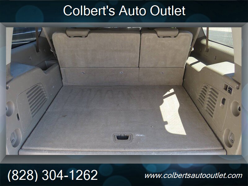 2016 GMC Yukon XL SLT 4x2 4dr SUV - Photo 16 - Hickory, NC 28601