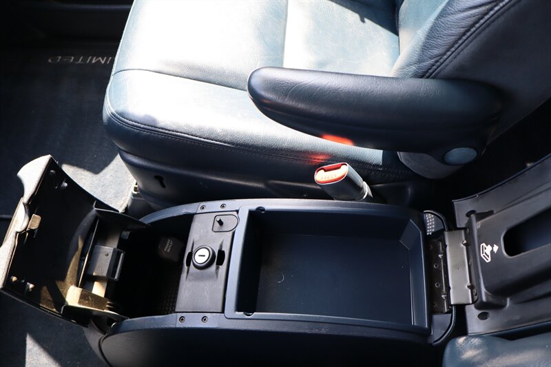 2001 Chrysler Town & Country Limited - Photo 23 - Hickory, NC 28601