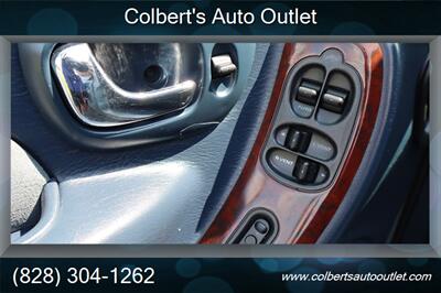 2001 Chrysler Town & Country Limited   - Photo 17 - Hickory, NC 28601