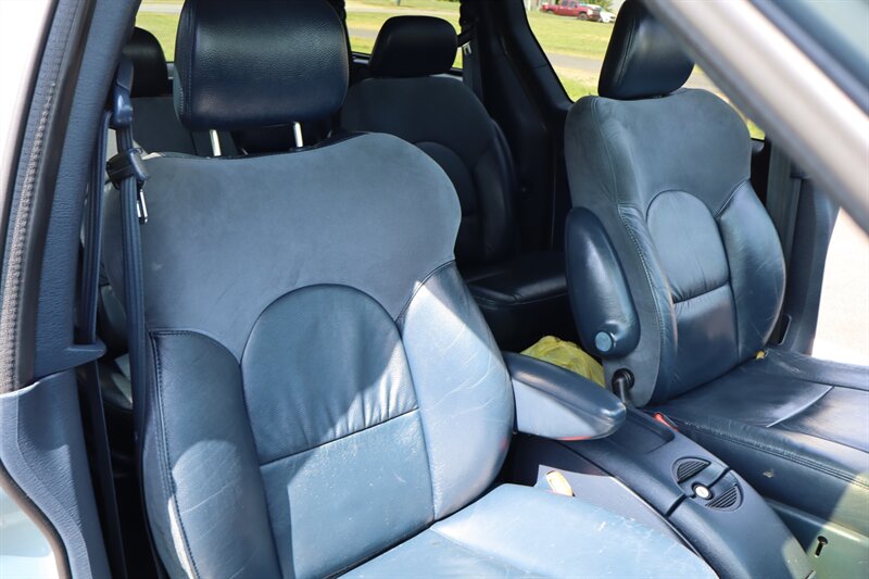 2001 Chrysler Town & Country Limited - Photo 16 - Hickory, NC 28601