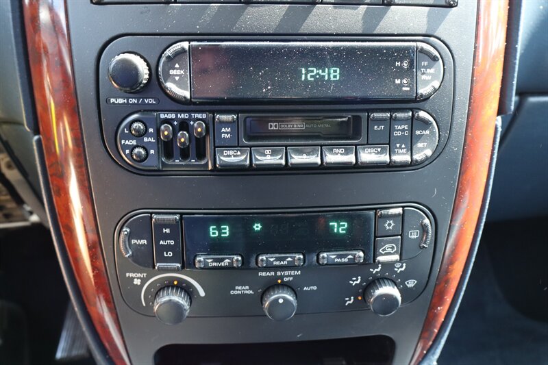 2001 Chrysler Town & Country Limited - Photo 21 - Hickory, NC 28601