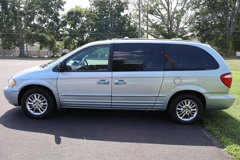 2001 Chrysler Town & Country Limited - Photo 5 - Hickory, NC 28601