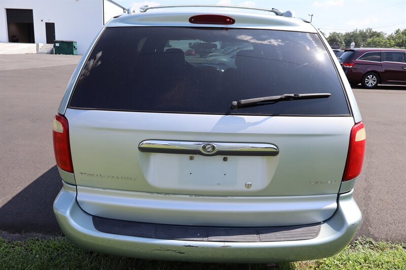 2001 Chrysler Town & Country Limited - Photo 7 - Hickory, NC 28601