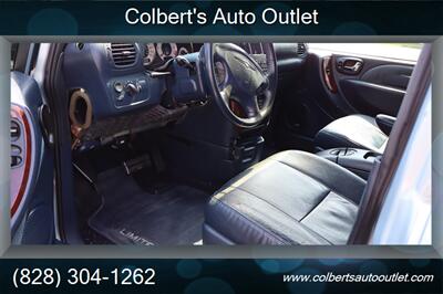 2001 Chrysler Town & Country Limited   - Photo 11 - Hickory, NC 28601