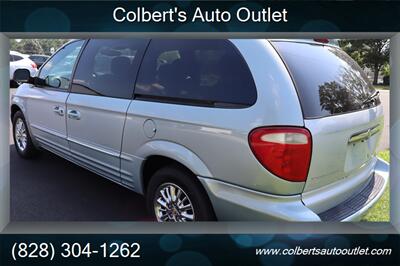 2001 Chrysler Town & Country Limited   - Photo 6 - Hickory, NC 28601