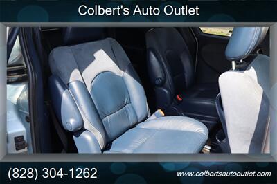 2001 Chrysler Town & Country Limited   - Photo 14 - Hickory, NC 28601