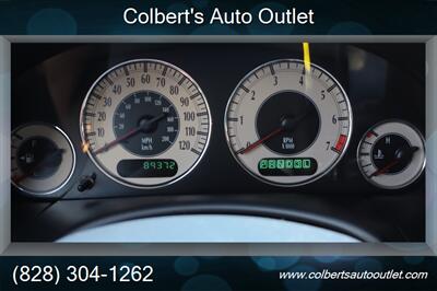 2001 Chrysler Town & Country Limited   - Photo 20 - Hickory, NC 28601