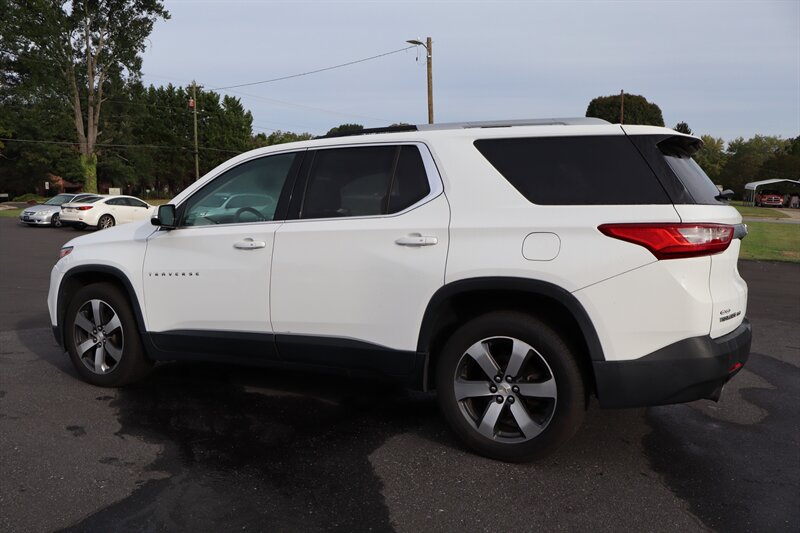 2018 Chevrolet Traverse LT Leather - Photo 3 - Hickory, NC 28601