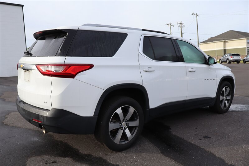 2018 Chevrolet Traverse LT Leather - Photo 4 - Hickory, NC 28601