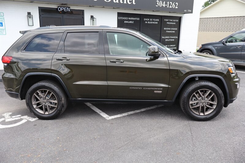 2016 Jeep Grand Cherokee Laredo 4x4 4dr SUV - Photo 9 - Hickory, NC 28601