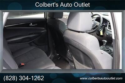 2019 Kia Sorento LX 4dr SUV - Photo 15 - Hickory, NC 28601
