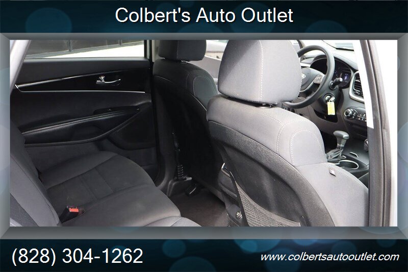 2019 Kia Sorento LX 4dr SUV - Photo 15 - Hickory, NC 28601